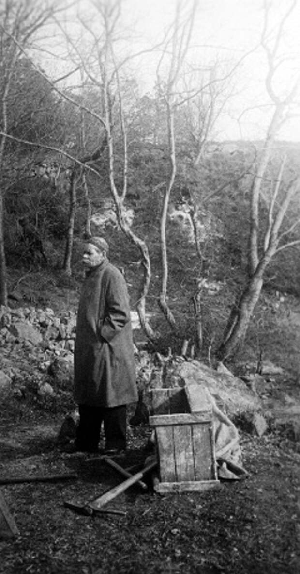 Писатель Максим Горький на даче "Тессели", 1933 год