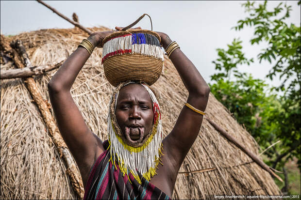 Mursi tribe / Племена с тарелками в губе Mursi tribe / Племена с тарелками в губе