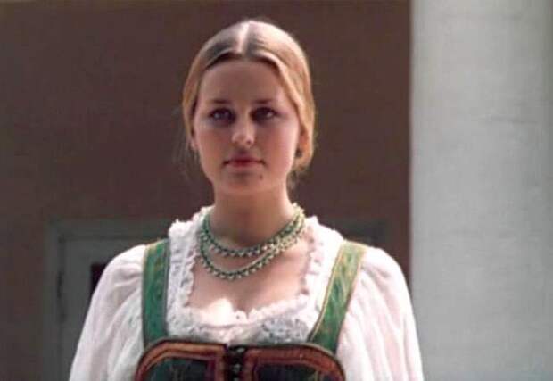 Ольга Егорова в фильме «Дубровский». Ольга Егорова в фильме «Дубровский».