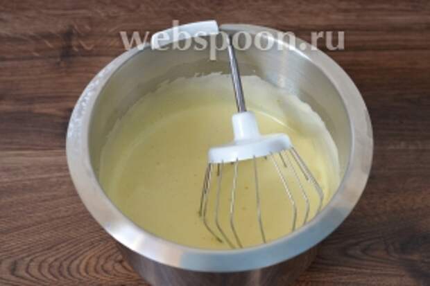 Взбиваем их в пышную пену.