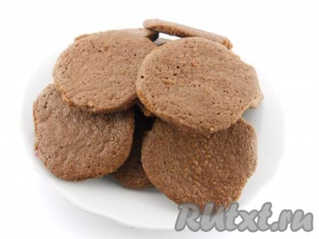 Выпекать в разогретой до 175 градусов духовке 8-10 минут (не более!). До полного остывания готовое печенье не трогать - очень хрупкое! Когда остынет, затвердеет и отлично снимется с противня.