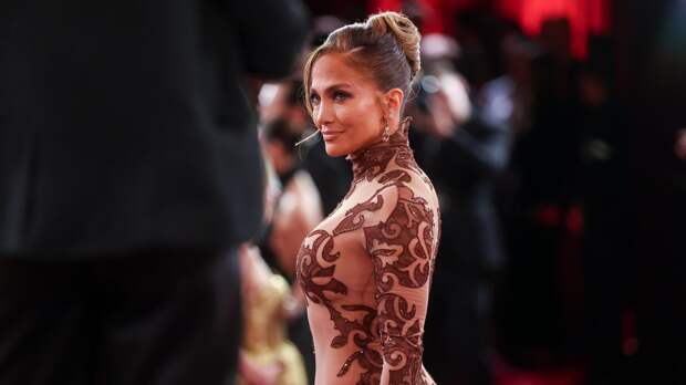 Дженнифер Лопес пошутила о своих четырёх разводах: «Я начала в этом преуспевать»