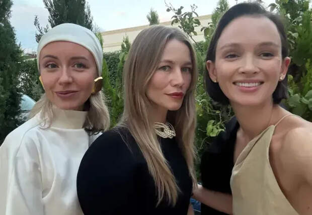 Паулина Андреева с подругами в Италии