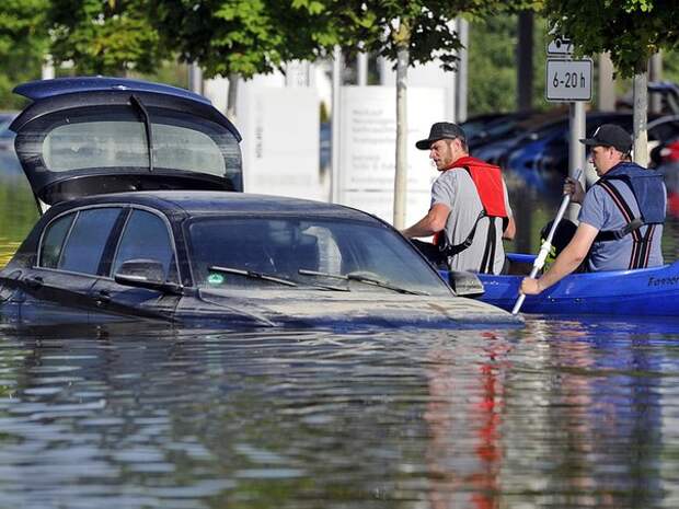 Гениальный совет автомобилистам при угрозе наводнения