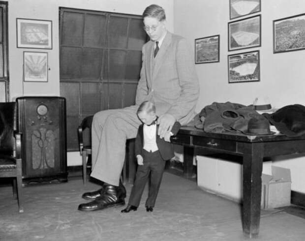 Роберт Уодлоу: самый высокий человек в истории (18 фото)