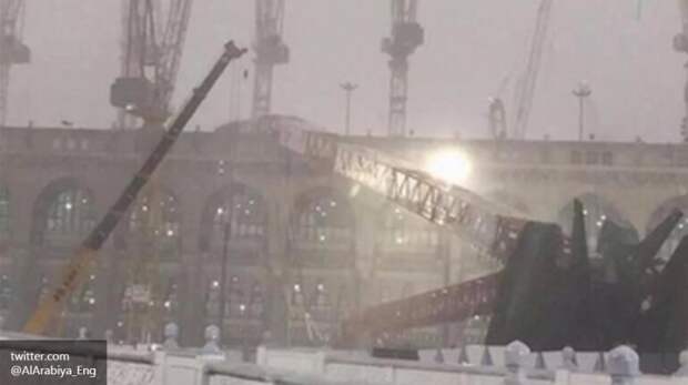 Аварии строительных кранов. В жк манхеттен упал башенный кран. Стт 2022 краны. Убило краном. Убило краном.