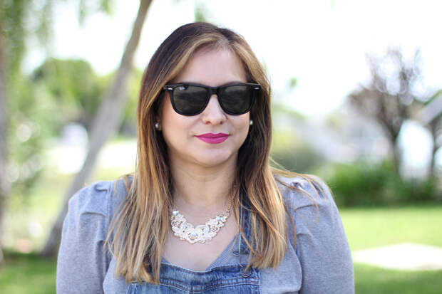 Rossana Vanoni denim overallas and beautiful necklace