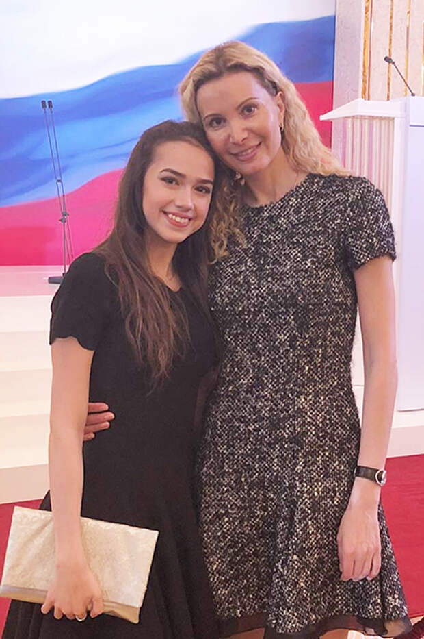 Алина Загитова со своим тренером Этери Тутберидзе