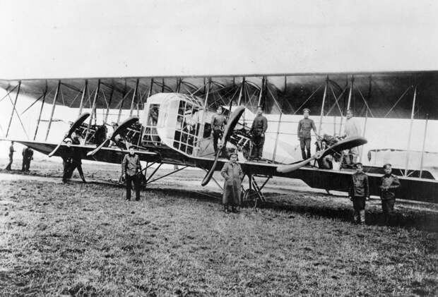 Sikorsky_Ilya_Muromets_S-27_E_(Yeh-2)_bomber_(19759078469).jpg