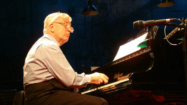 Играть запрещено: что известно о состоянии здоровья 90-летнего Раймонда Паулса