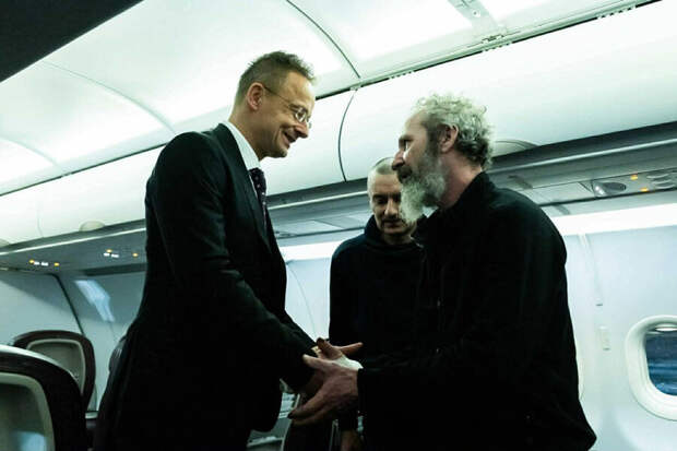 Опубликовано фото пленных венгров, освобожденных Путиным