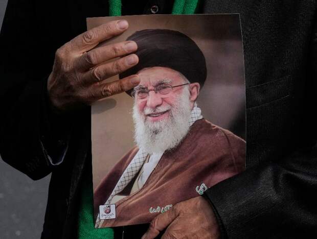 Хаменеи рассказал, что при атаках Израиля и США потерял отца, жену и сестру