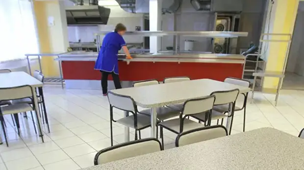 В ХМАО проверят сообщения о некачественных продуктах в школьной столовой