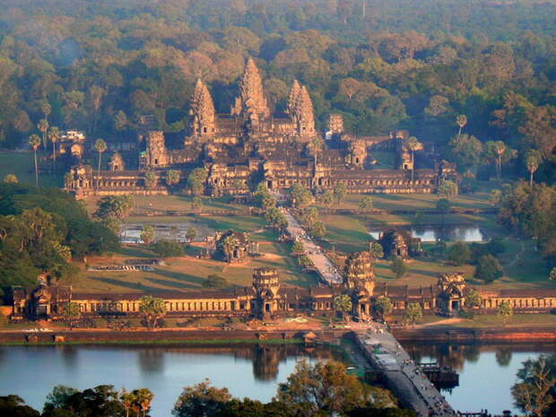 Храмовый комплекс Ангкор-Ват: вечная битва природы с человеческим гением