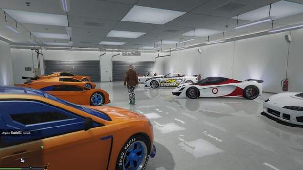 Так выглядят гаражи игроков, прошедших через множество ограблений. И не по одному разу.