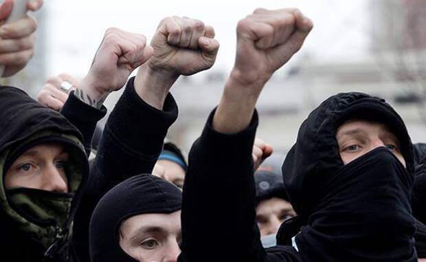 Сторонники Украины разгромили пункт сбора помощи для Донбасса в Москве с криками "получайте, ватники"