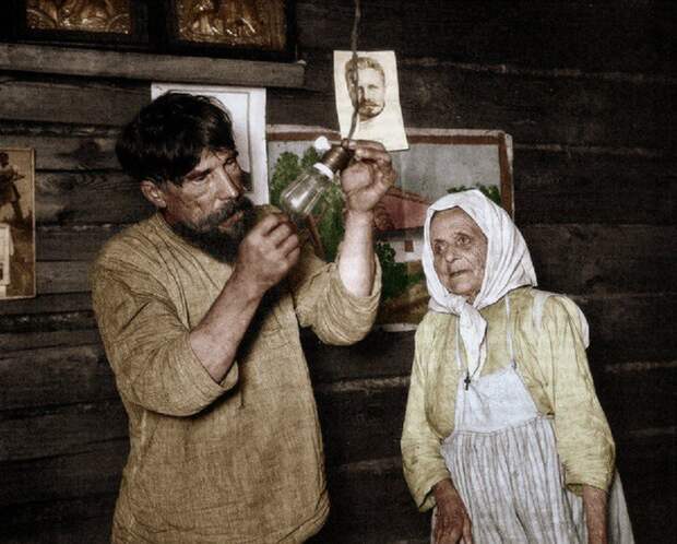 Русским крестьянам проводят электричество, 1920 год. история, рэтро, фото