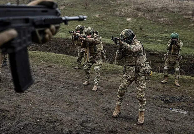 Российский офицер: бойцы 12-й бригады ВСУ оставляют наемников в Донбассе