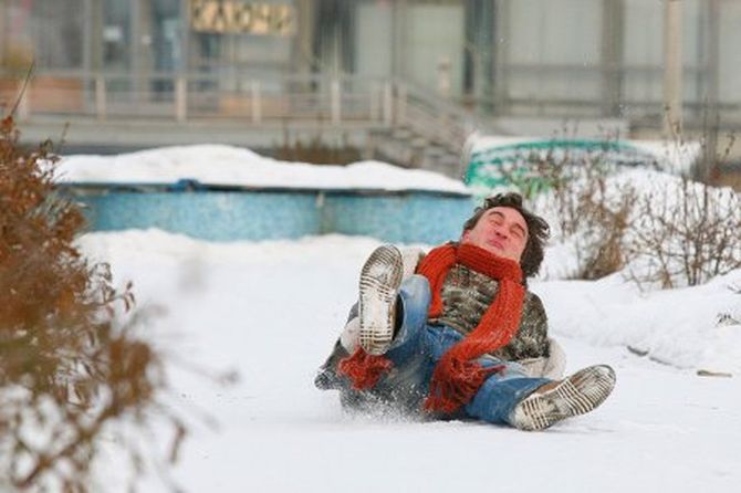 Осторожно, гололёд! зима, лед, люди, снег