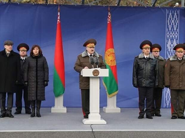 Лукашенко в гостях у ОМОНа пообещал силовикам "современное вооружение"