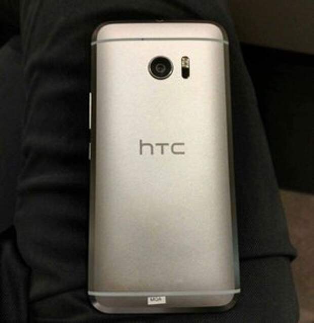 Тыльная сторона HTC 10