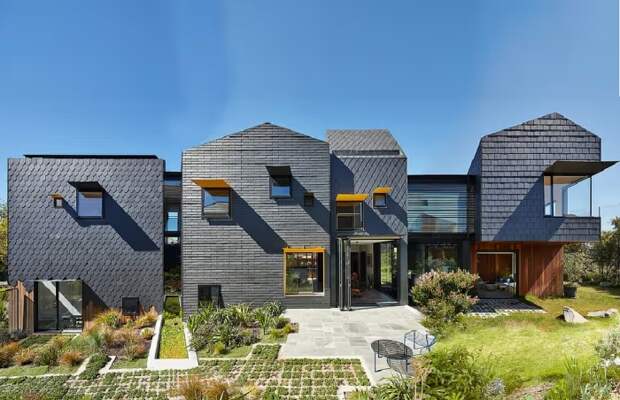 За 8 лет Charles House «вырос» в три раза. | Фото: homeadore.com.