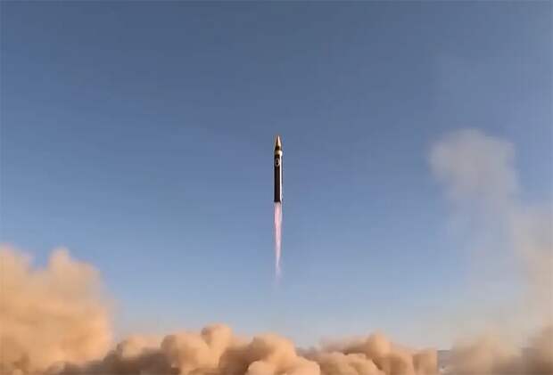 Над Тель-Авивом засняли иранскую ракету с маневрирующей головной частью