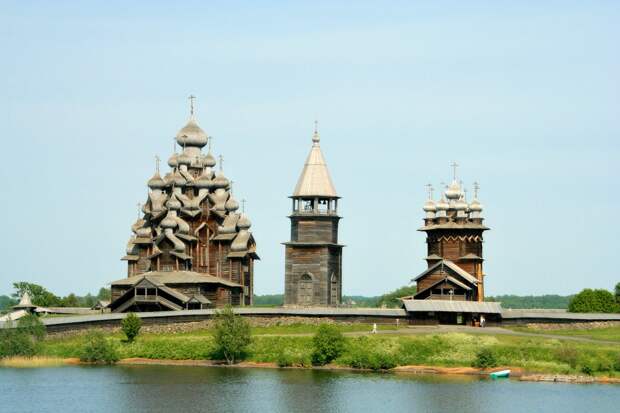 Kizhi_churches