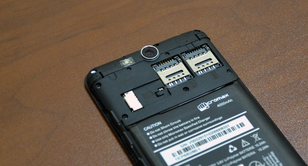 Micromax Canvas Juice 2 со снятой тыльной крышкой