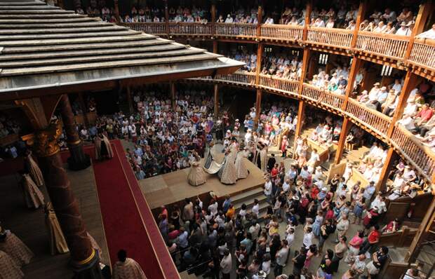 Постановка в Globe Theatre. 