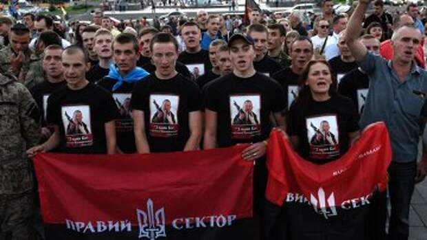 Участники Народного вече организации Правый сектор в Киеве