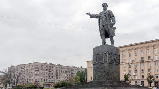 Памятник Сергею Кирову в Петербурге