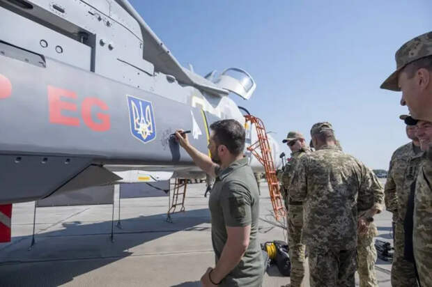 Российская ПВО отразила массированную ракетную атаку на Севастополь