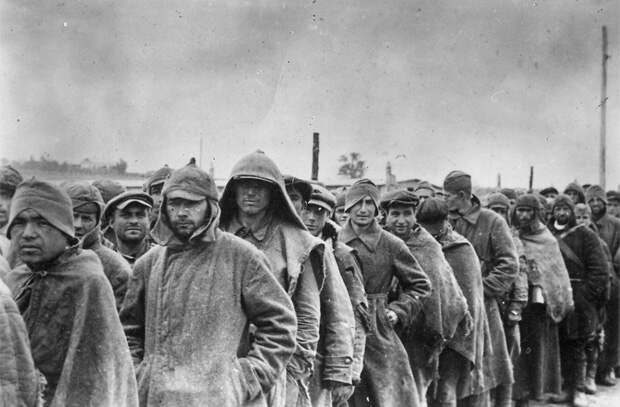 Колонна военнопленных Колонна военнопленных. Фото: Wikipedia.org