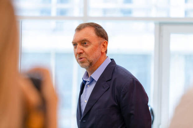Reuters: Raiffeisen призвали отказаться от связанной с Дерипаской сделки