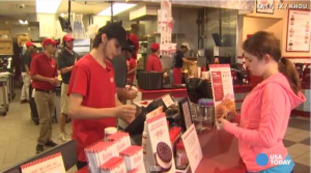 This Cashier Helped a Kid Pay For His Dessert. He Didn’t Know that This Young Patron Had a Bigger Treat For Him