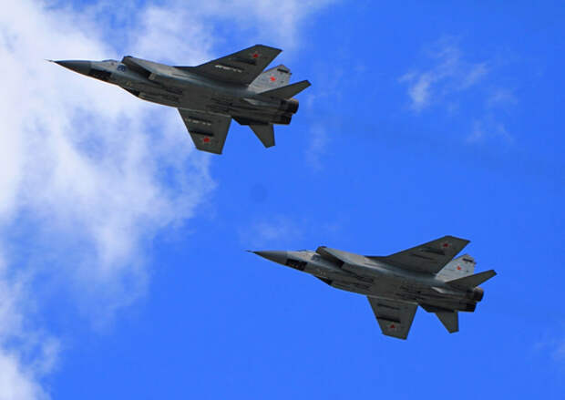 Экипажи МиГ-31БМ ЦВО уничтожили группу высокоточного вооружения условного противника в Пермском крае