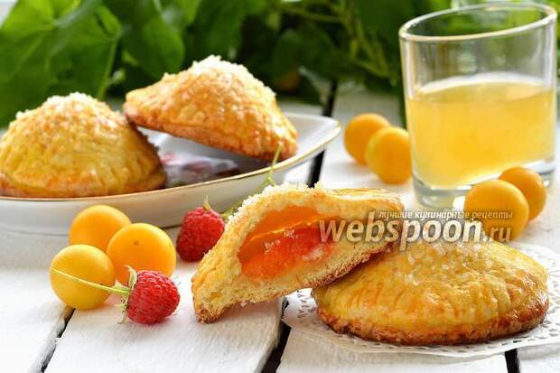 Фото Творожные пирожки с алычой