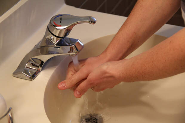 Вы моете руки неправильно: как убить микробов?