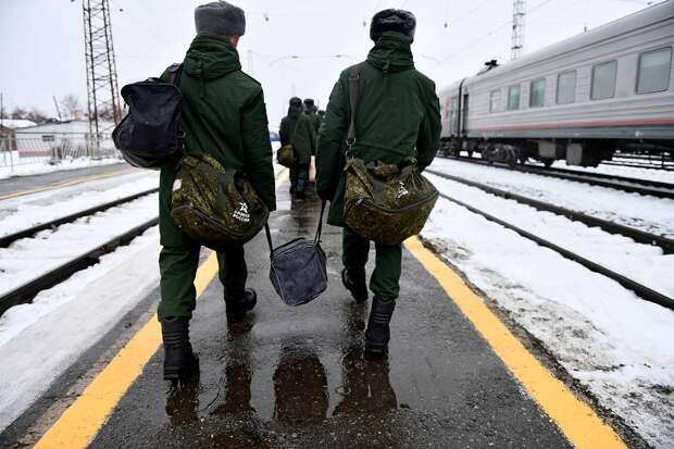 Российский срочник заявил об подписании контракта после физических истязаний