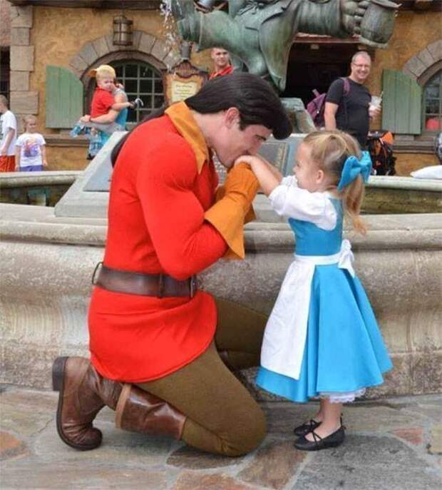 Мама делать для дочки костюмчики для посещения Disney World Мама делать для дочки костюмчики для посещения Disney World