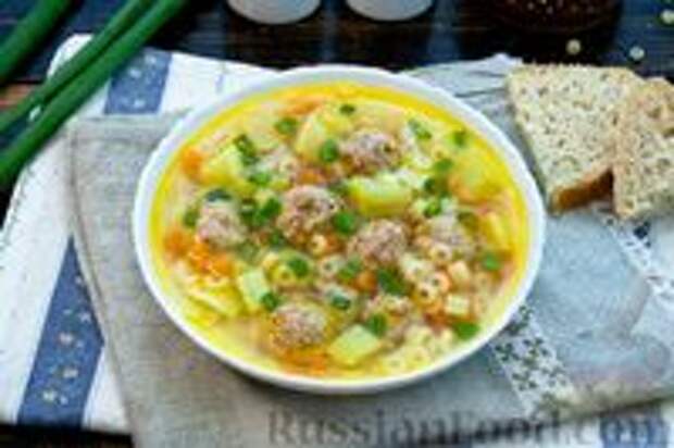 Фото к рецепту: Суп с куриными фрикадельками, кабачками и макаронами