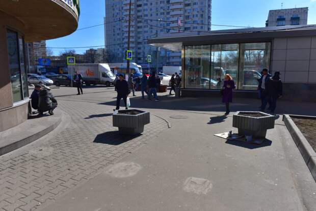 У входа в метро «Кузьминки» забора больше нет / Фото: Денис Афанасьев, «Юго-Восточный курьер»