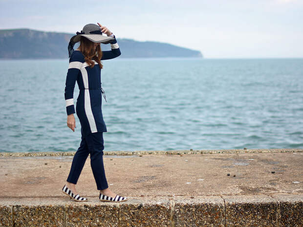 Nautical style: Navy blue and white stripes, floppy hat, espadrilles