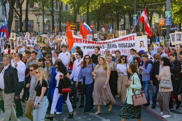 В центре Вены провокаторы попытались сорвать шествие в честь 79-летия Победы