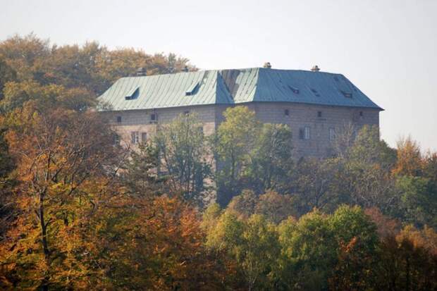 4.Замок Гоуска, Чехия 4.Замок Гоуска, Чехия дыра, мир, преисподняя
