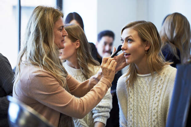 Как правильно наносить макияж: советы визажистов