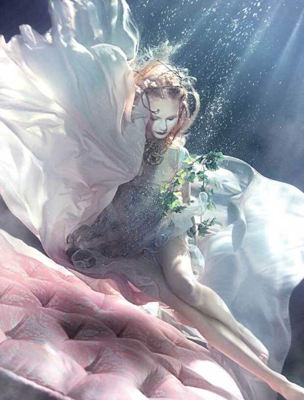 Водоворот сюжетов от Zena Holloway: мода, танцы и волшебство
