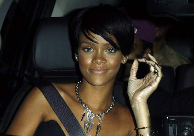 Популярная в 2000-х челка вернулась в моду