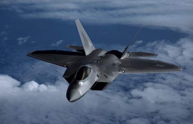Истребитель F-22 ВВС США